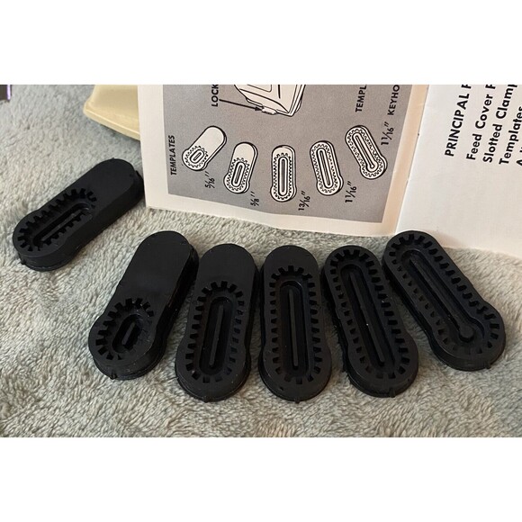 Vtg SINGER Buttonholer Automatic Buttonhole Stitch Attachment 4561 w/ Box & Book - Picture 9 of 12